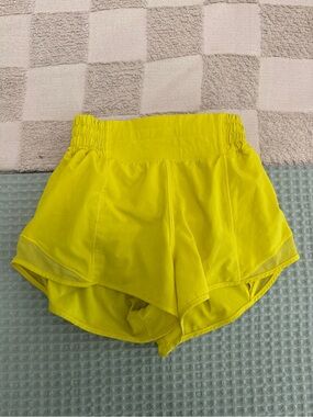 NWOT Lululemon Hotty Hot High-Rise Lined Short 2.5"
Sonic Yellow size 0